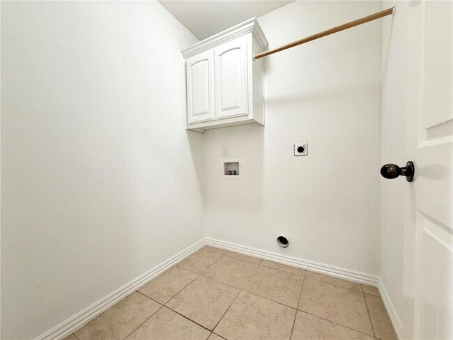 Building Photo - 2912 S D Pl