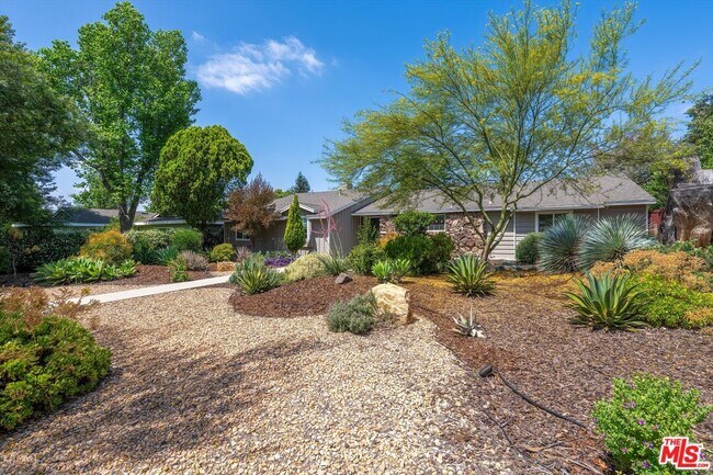 Building Photo - 9231 White Oak Ave