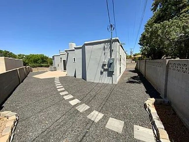 Building Photo - SWEET FAMILY HOME