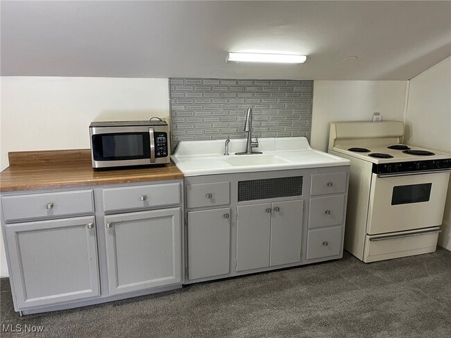 Building Photo - 3923 Richlawn Rd