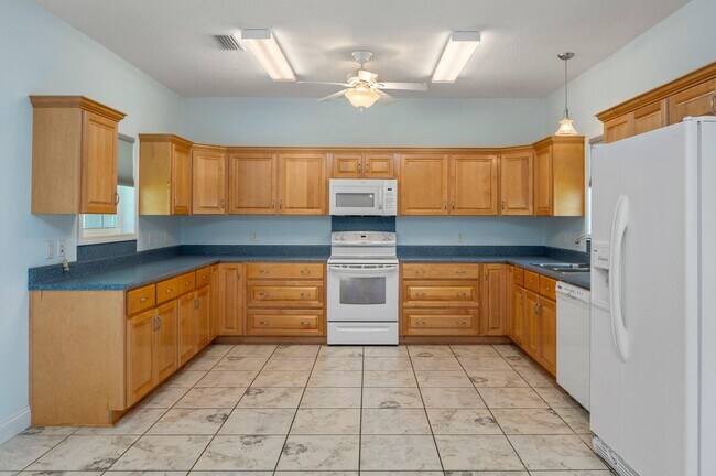 Building Photo - 322 Crescent Dr