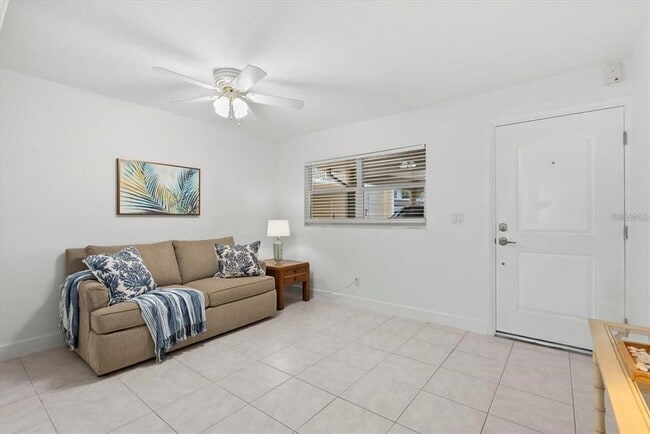 Building Photo - 255 The Esplanade N