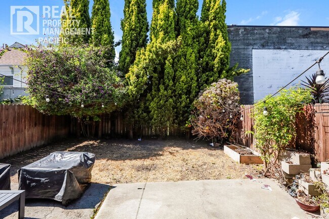 Building Photo - Bright & Spacious Oakland Home with Backya...