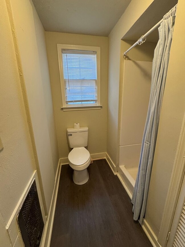 Building Photo - Large 4/2.5 House in S Rome $1,395