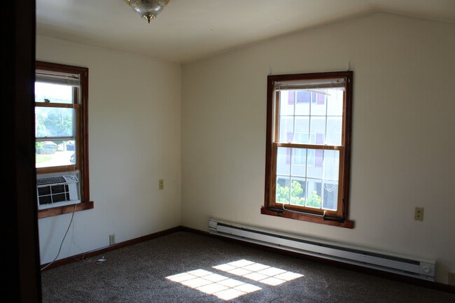 Building Photo - 174 Mill St