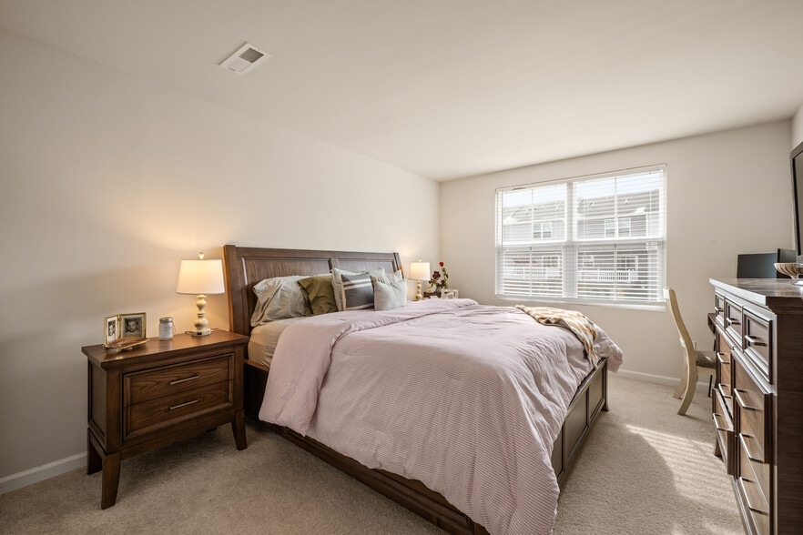 Building Photo - 71 Southwind Dr