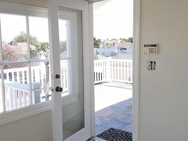 Building Photo - 364 Cypress Ave