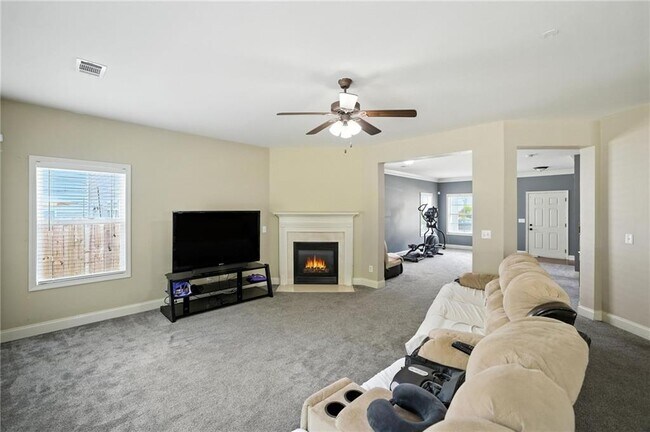 Building Photo - 301 Parkmont Way