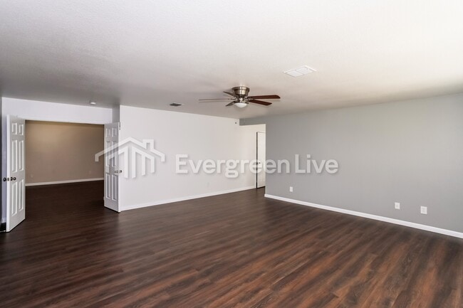 Building Photo - 1100 Beechwood Ln