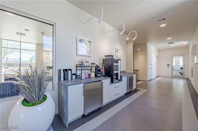 Building Photo - 100 E Warm Springs Rd