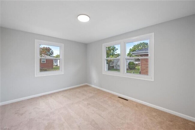 Building Photo - 2810 Roanoke Ave