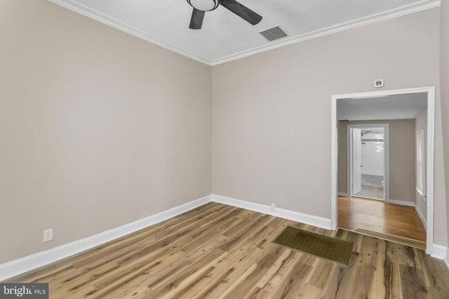 Building Photo - 22 Thompson St