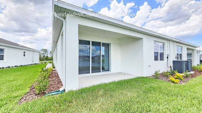 Building Photo - BRAND NEW! OUTSTANDING 3 BED/2 BATH VILLA ...