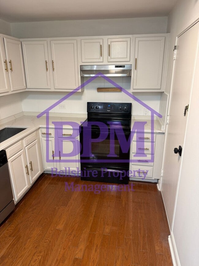 Building Photo - Modern 2 Bed, 2 Bath Condo in the Heart of...