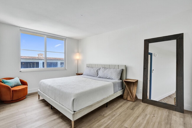 Building Photo - 1600 SE 15th St