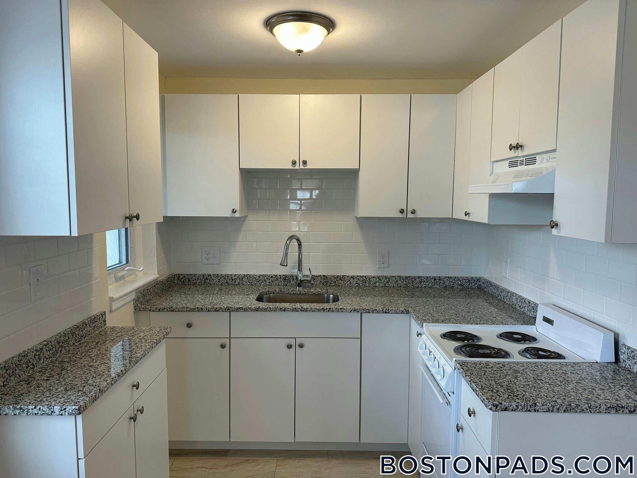 Building Photo - 2018 Commonwealth Ave