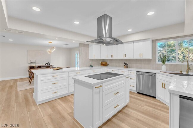 Building Photo - 2868 Vista Del Sol Ave