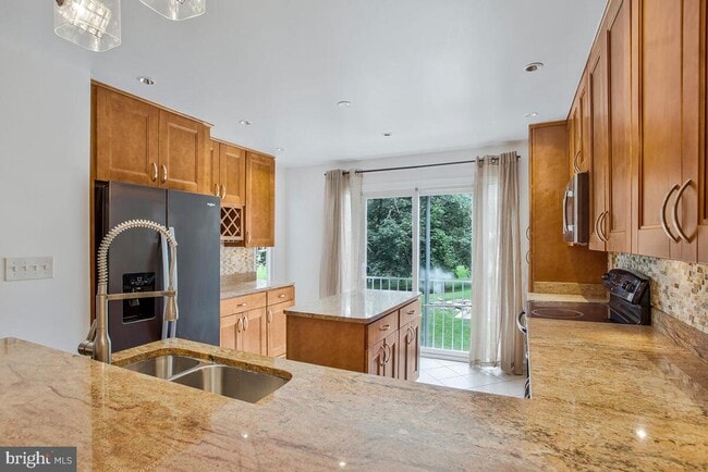 Building Photo - 205 Castleton Pl