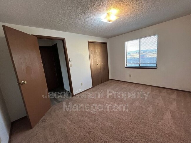 Building Photo - 2282 Stace St