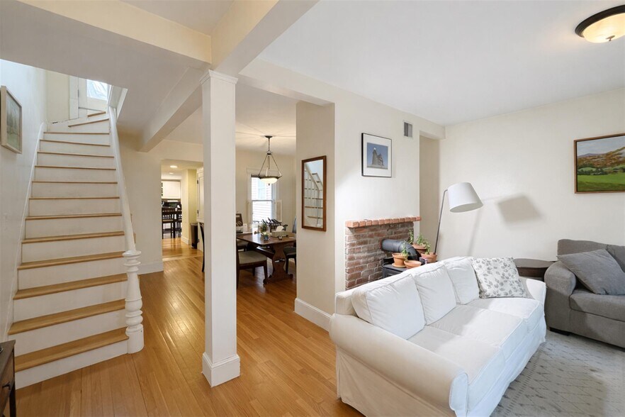 Building Photo - 26 Watson St