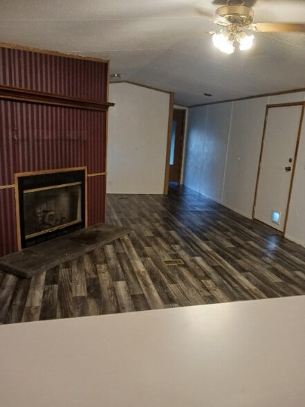 Building Photo - 108 S Calaman Ln