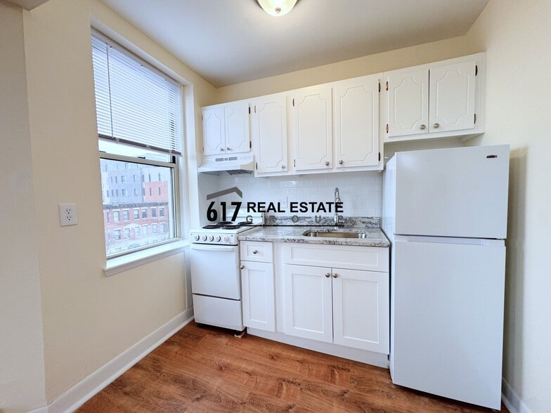 Building Photo - 64 Brighton Ave