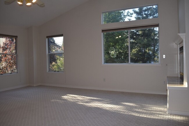 Building Photo - 303 Ironwood Cir