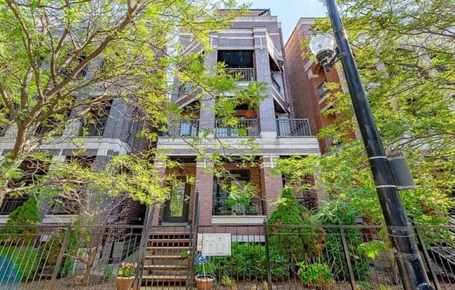 Primary Photo - 1047 W Monroe St