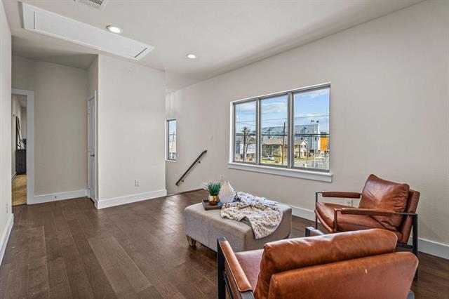 Building Photo - 600 Melba St