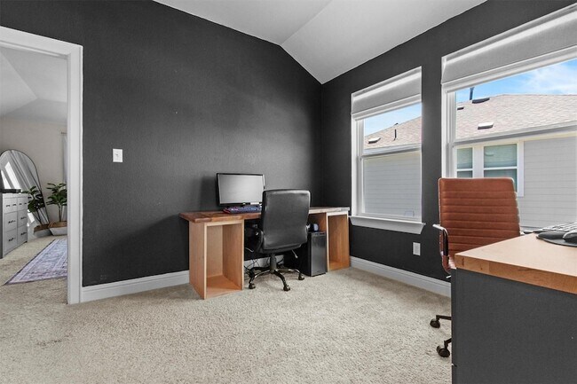 Building Photo - 324 Gaida Loop