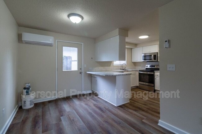 Building Photo - 1327 Z St