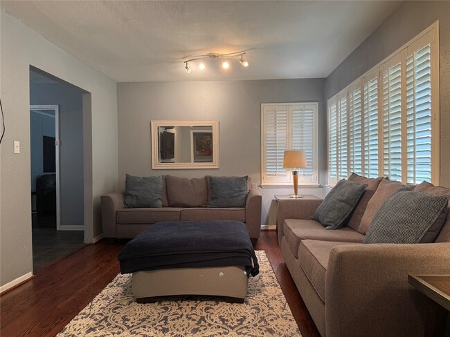 Building Photo - 3411 Linkwood Dr