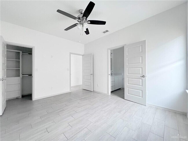 Building Photo - 28 Shavano Dr