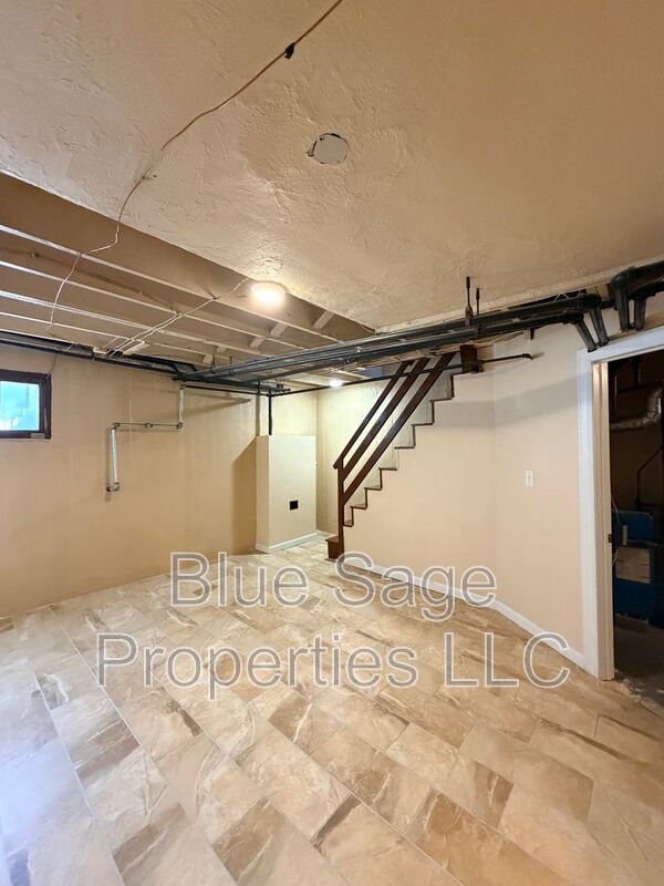 Building Photo - 620 Copley Rd