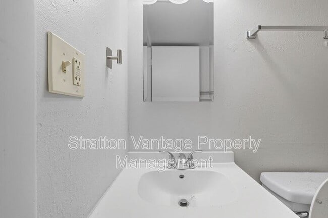 Building Photo - 4114 E Calle Redonda