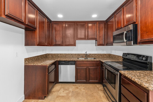 Building Photo - 725 Washington Heights Rd