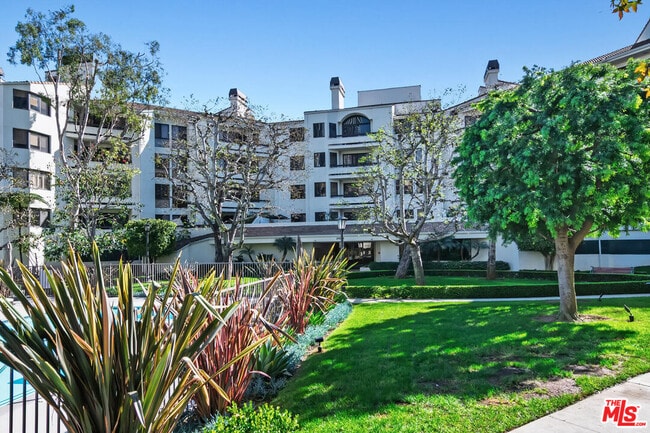 Building Photo - 2102 Century Park Ln