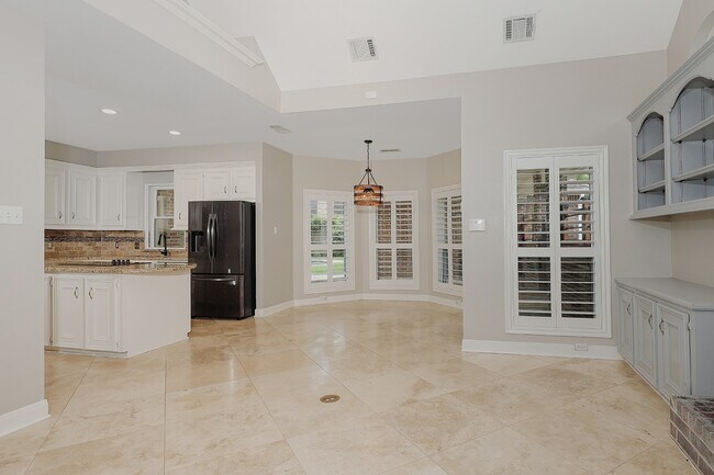 Building Photo - 2 Silverstrand Pl