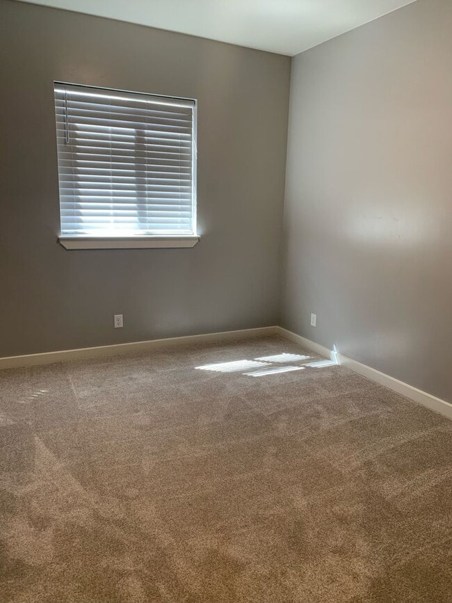 Building Photo - 5690 S Garnet Dr