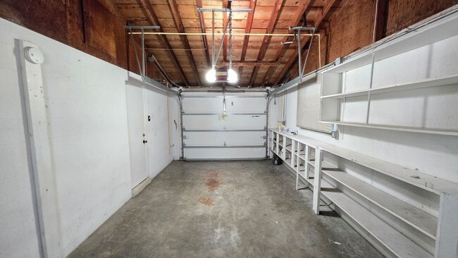Building Photo - Charming 2BR/2BA Annual Rental in Southgate