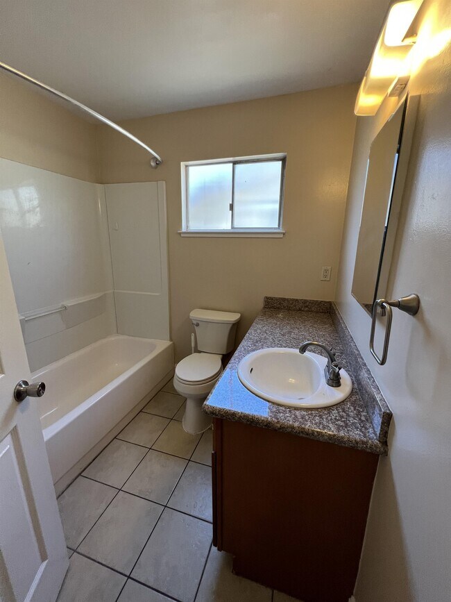 Building Photo - 778 Bend Ave