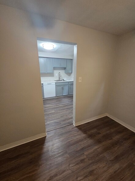 Building Photo - Sleepy Hollow Townhomes