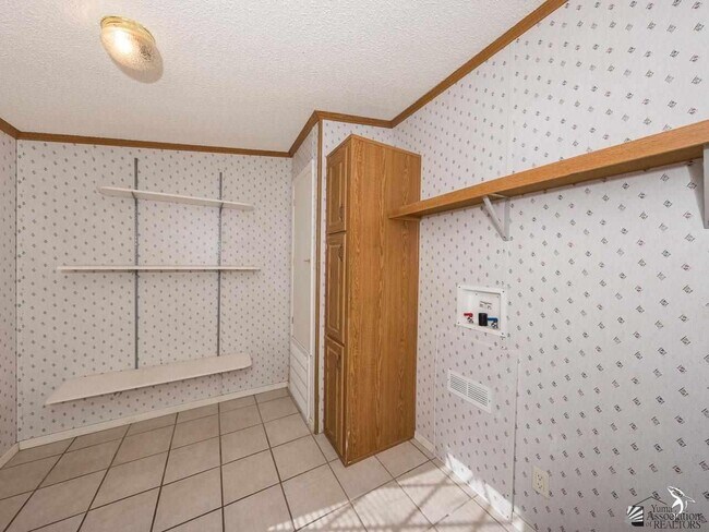 Building Photo - 12736 E 46th St