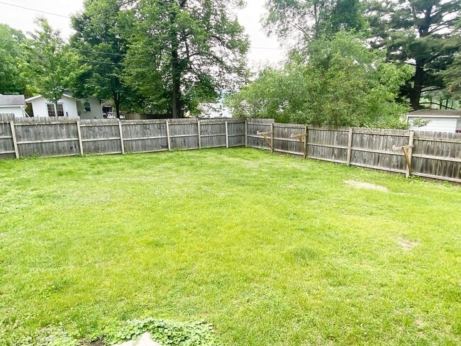 Building Photo - 2-Bedroom, 1-Bath Ranch Style Home - ADA Compliant, Hardwood Floors, & Fenced-In Yard