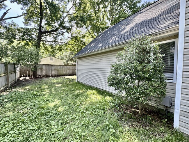 Building Photo - 1533 Ocean Garden St