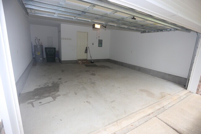 Building Photo - 594 Hunters Ridge Rd