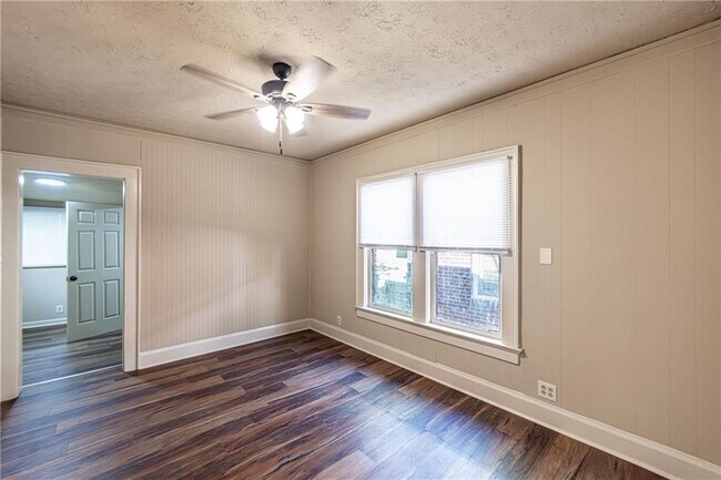 Building Photo - 1029 Katherwood Dr SW