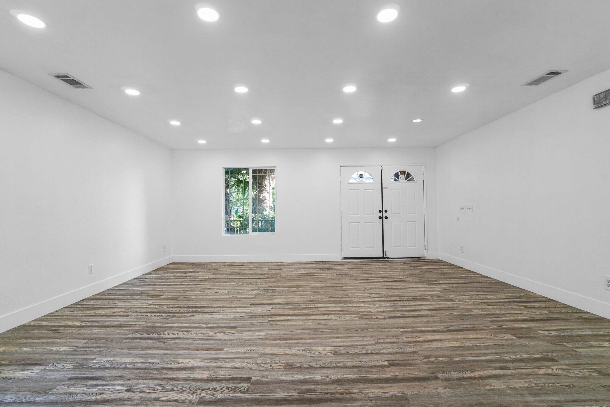 Building Photo - 3500 Desert Oak Dr