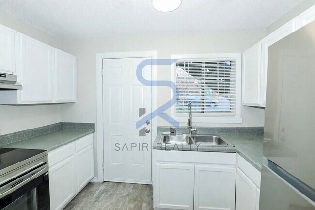 Building Photo - 2045 Alison Ct SW