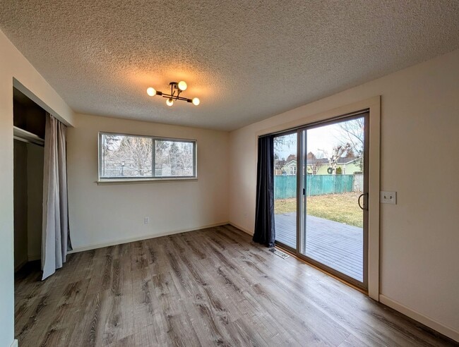 Building Photo - 3-Bedroom Home w/ 2-Car Garage & Fenced-In Backyard